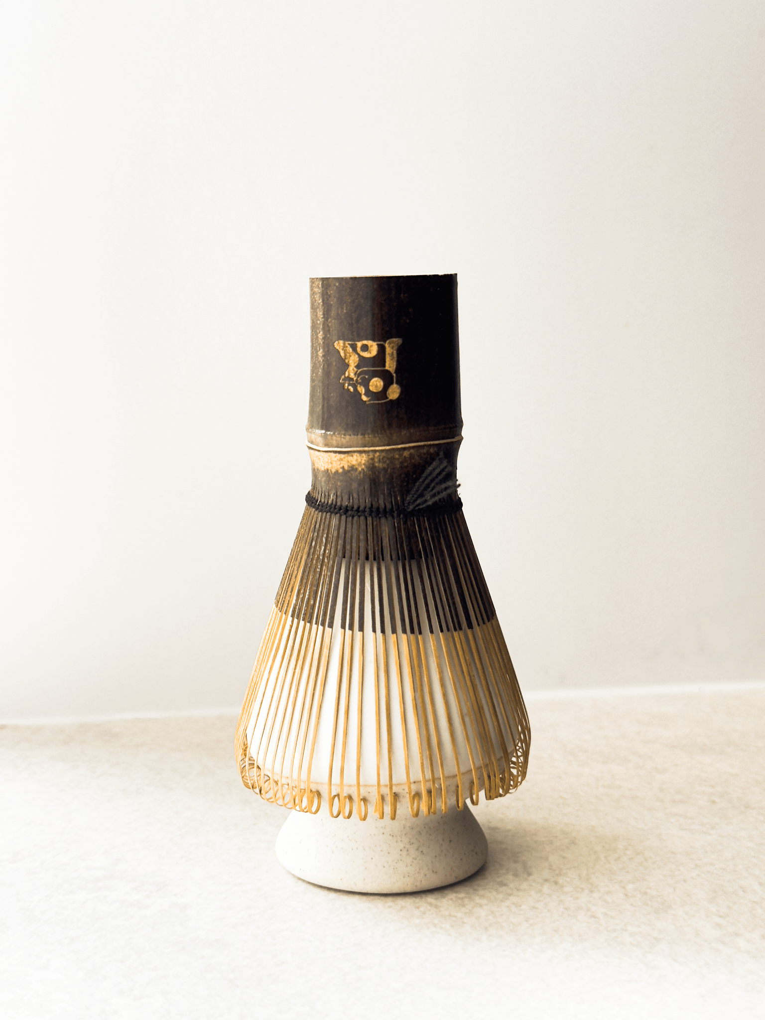 Chasen | Miotełka do Matchy z ciemnego bambusa - MATCHA HOUSE